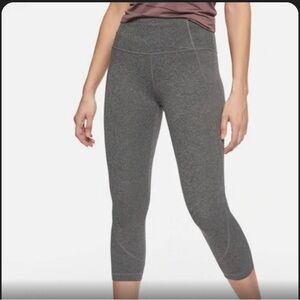 Athleta salutation capri